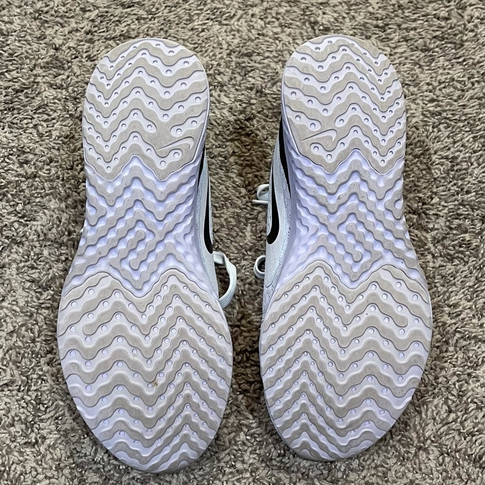 Nike Legend React Size 7.5, Worn Once - image 5